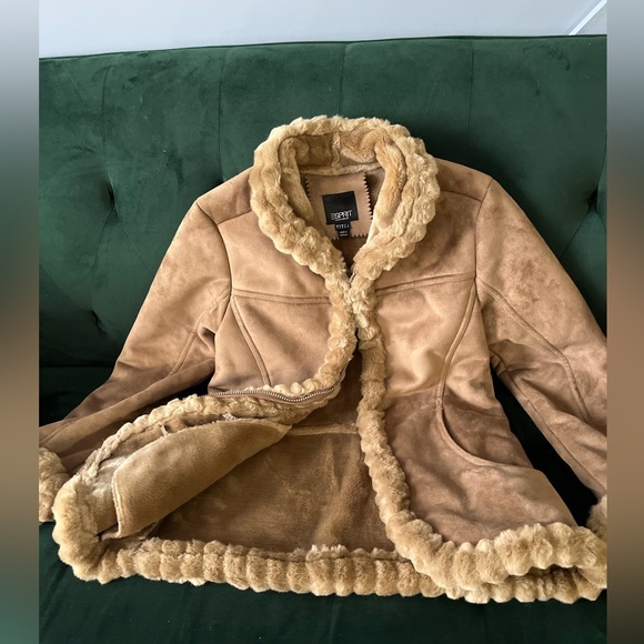 Esprit - Picture 3 of 5